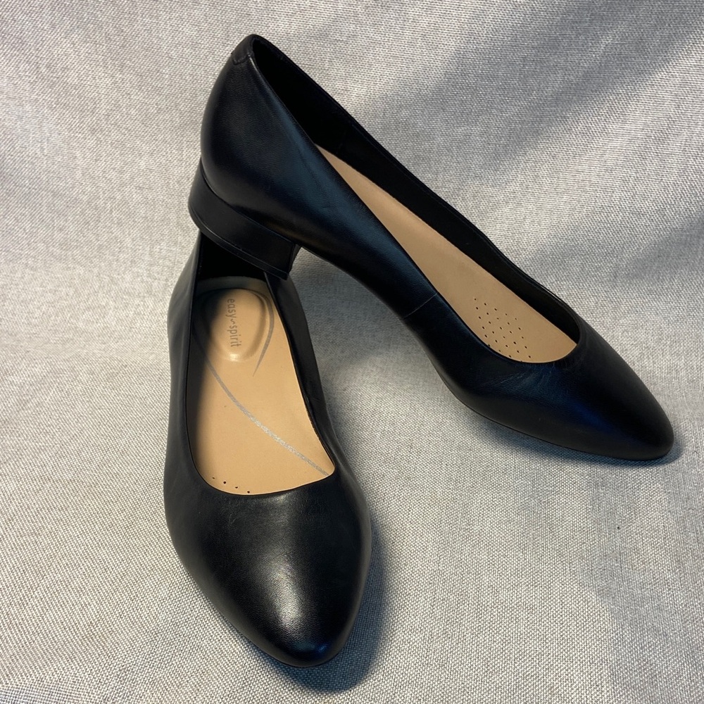 Easy Spirit Black Leather Women's Flats. Size 9,5. New